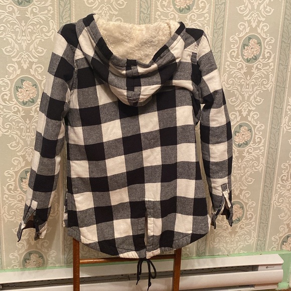 Ladies size small shacket with hood. - Picture 5 of 13